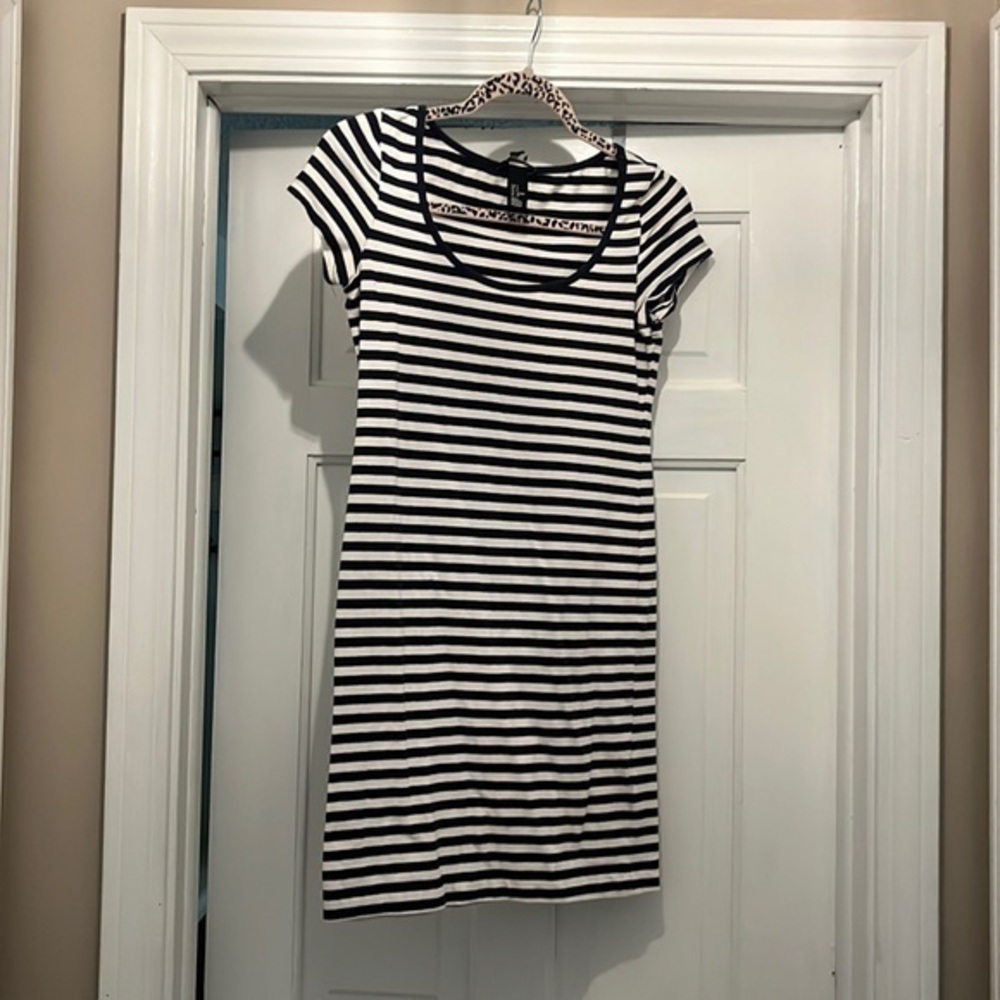 H&M blue and white striped t shirt dress Small